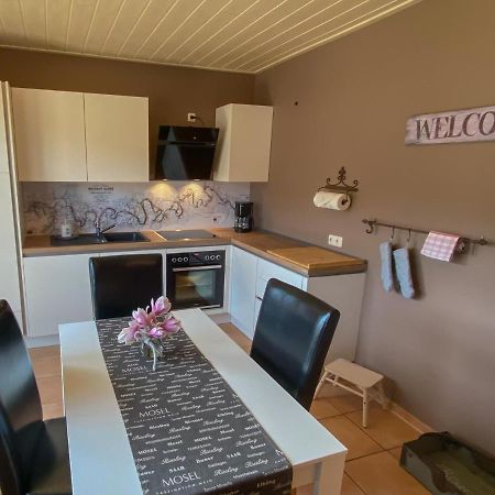 Ferienwohnung Weingut Kdm Krov Bagian luar foto