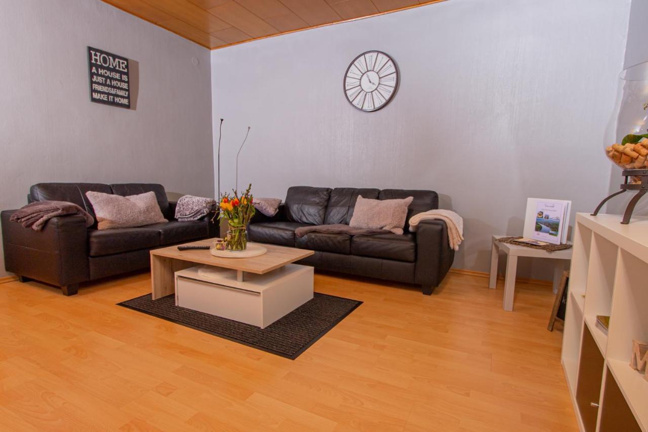 Ferienwohnung Weingut Kdm Krov Bagian luar foto