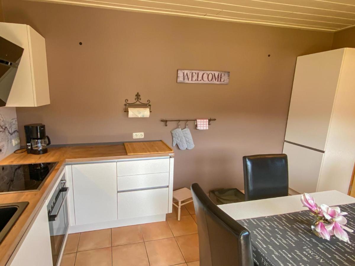 Ferienwohnung Weingut Kdm Krov Bagian luar foto